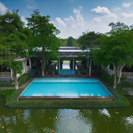 The Westlake Hotel & Resort Yogyakarta Cebongan Exterior photo
