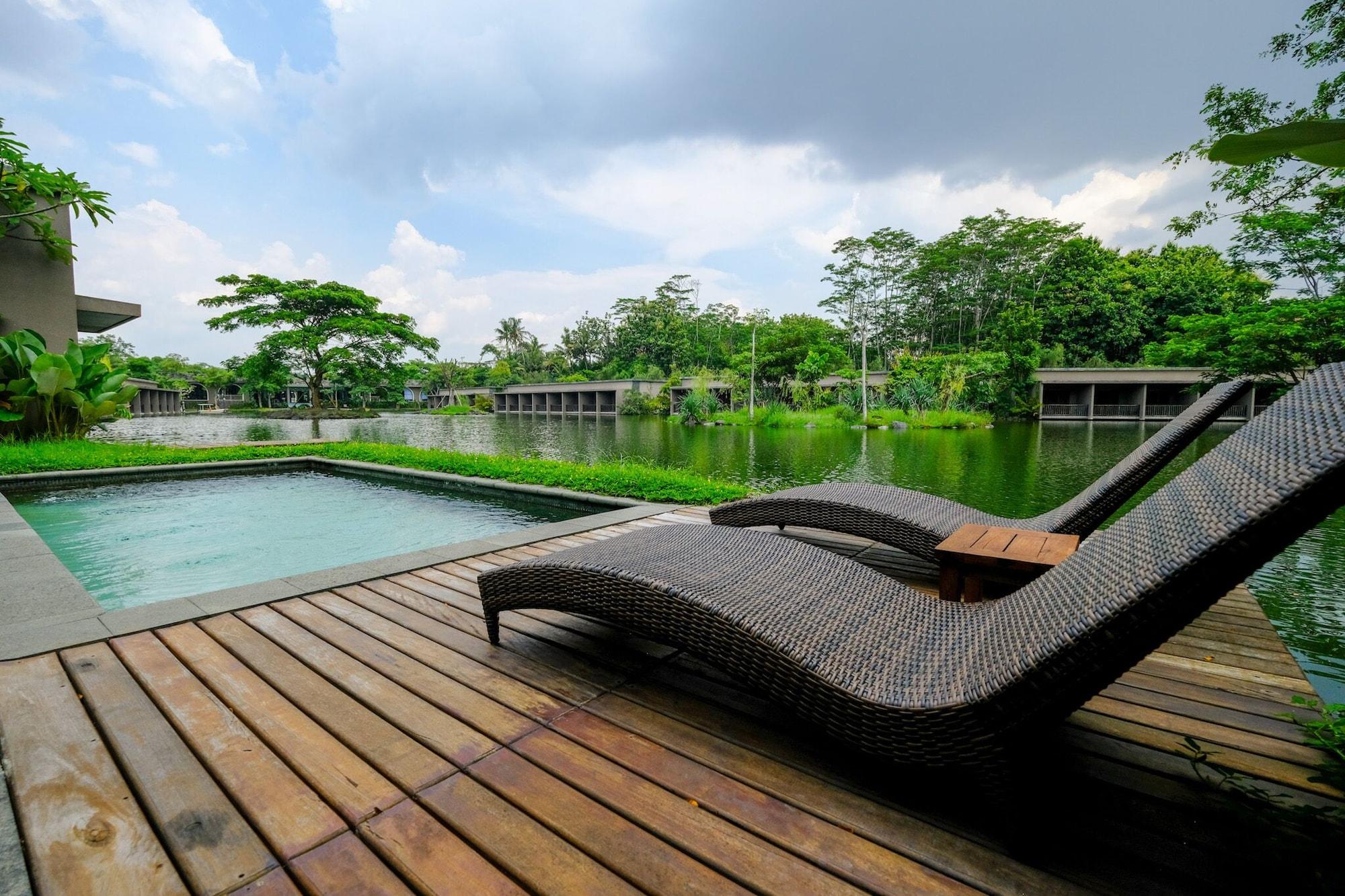 The Westlake Hotel & Resort Yogyakarta Cebongan Exterior photo