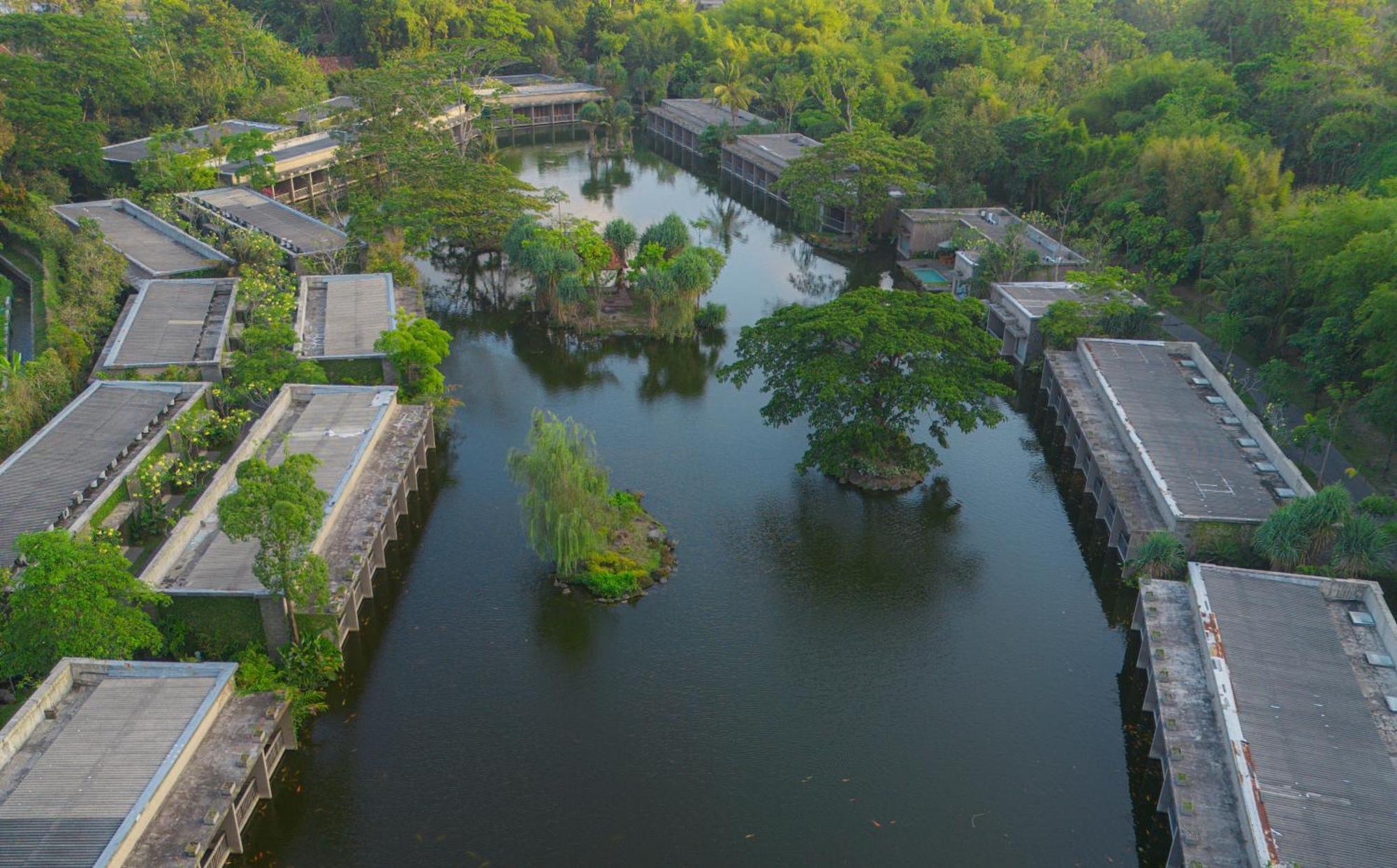 The Westlake Hotel & Resort Yogyakarta Cebongan Exterior photo