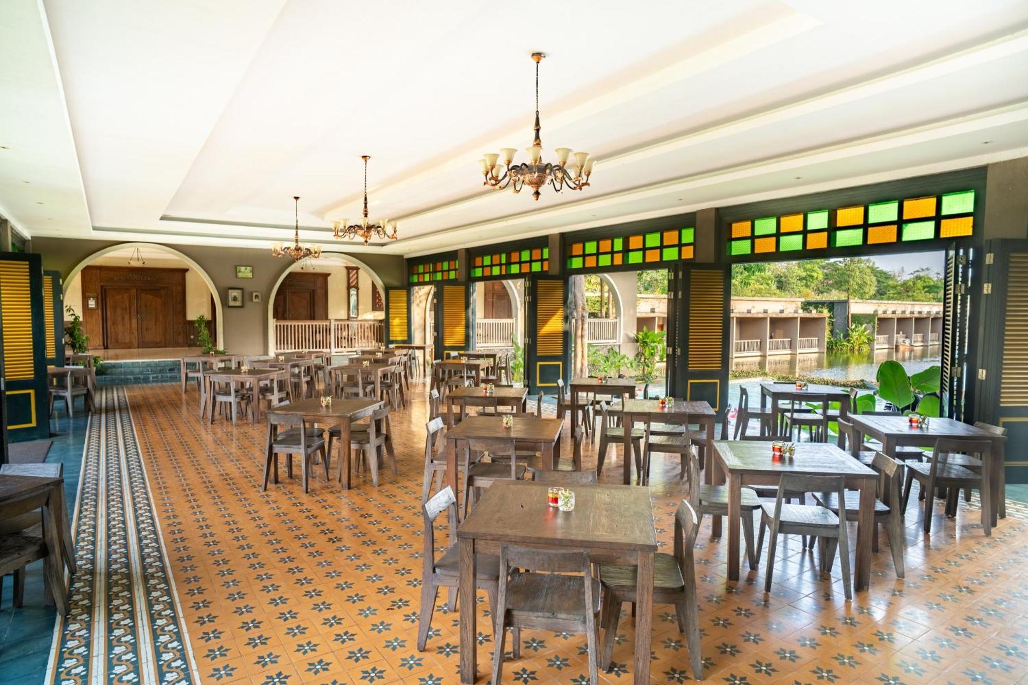 The Westlake Hotel & Resort Yogyakarta Cebongan Exterior photo