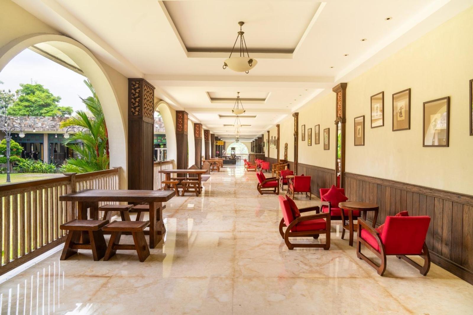 The Westlake Hotel & Resort Yogyakarta Cebongan Exterior photo