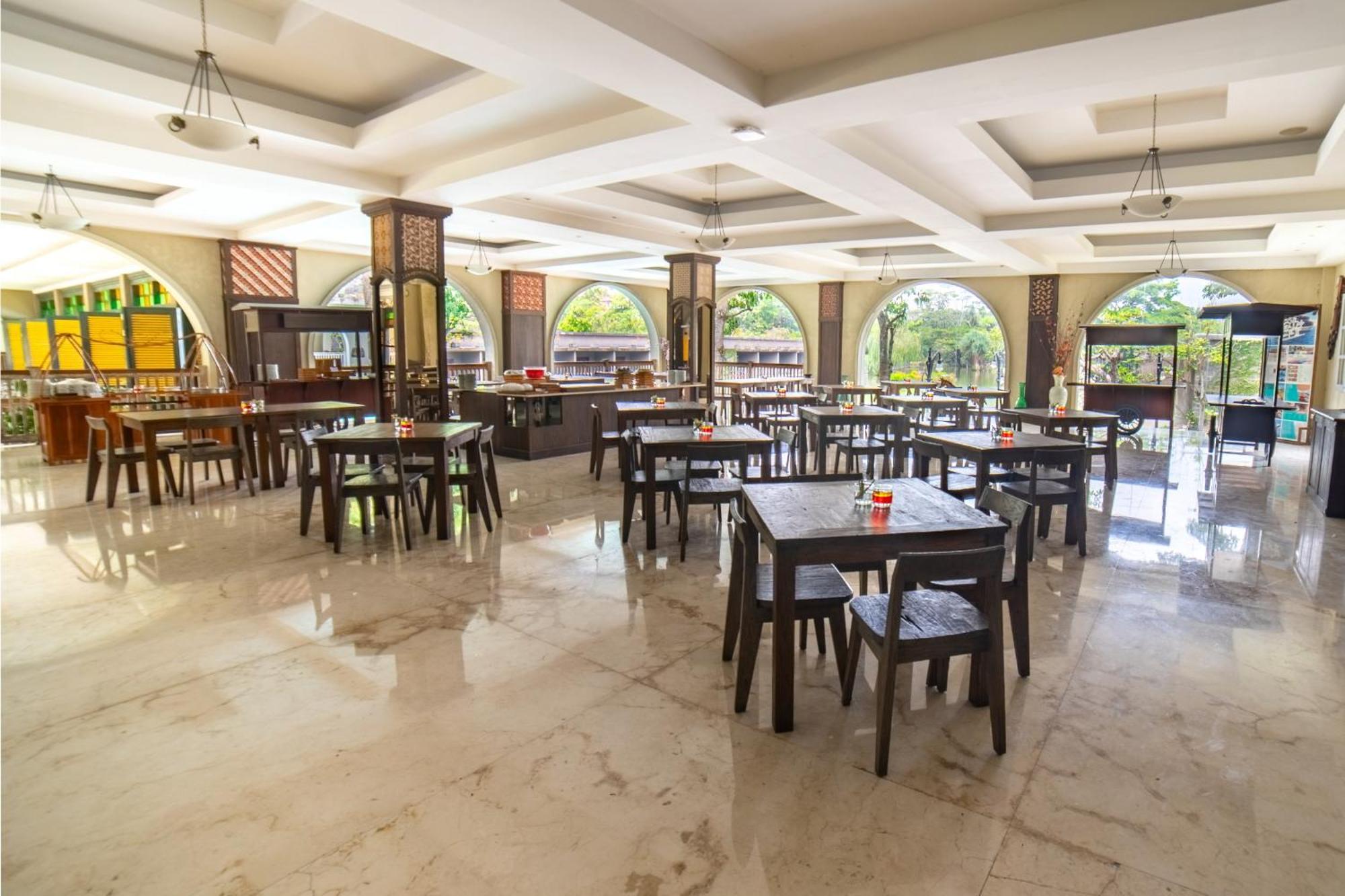 The Westlake Hotel & Resort Yogyakarta Cebongan Exterior photo
