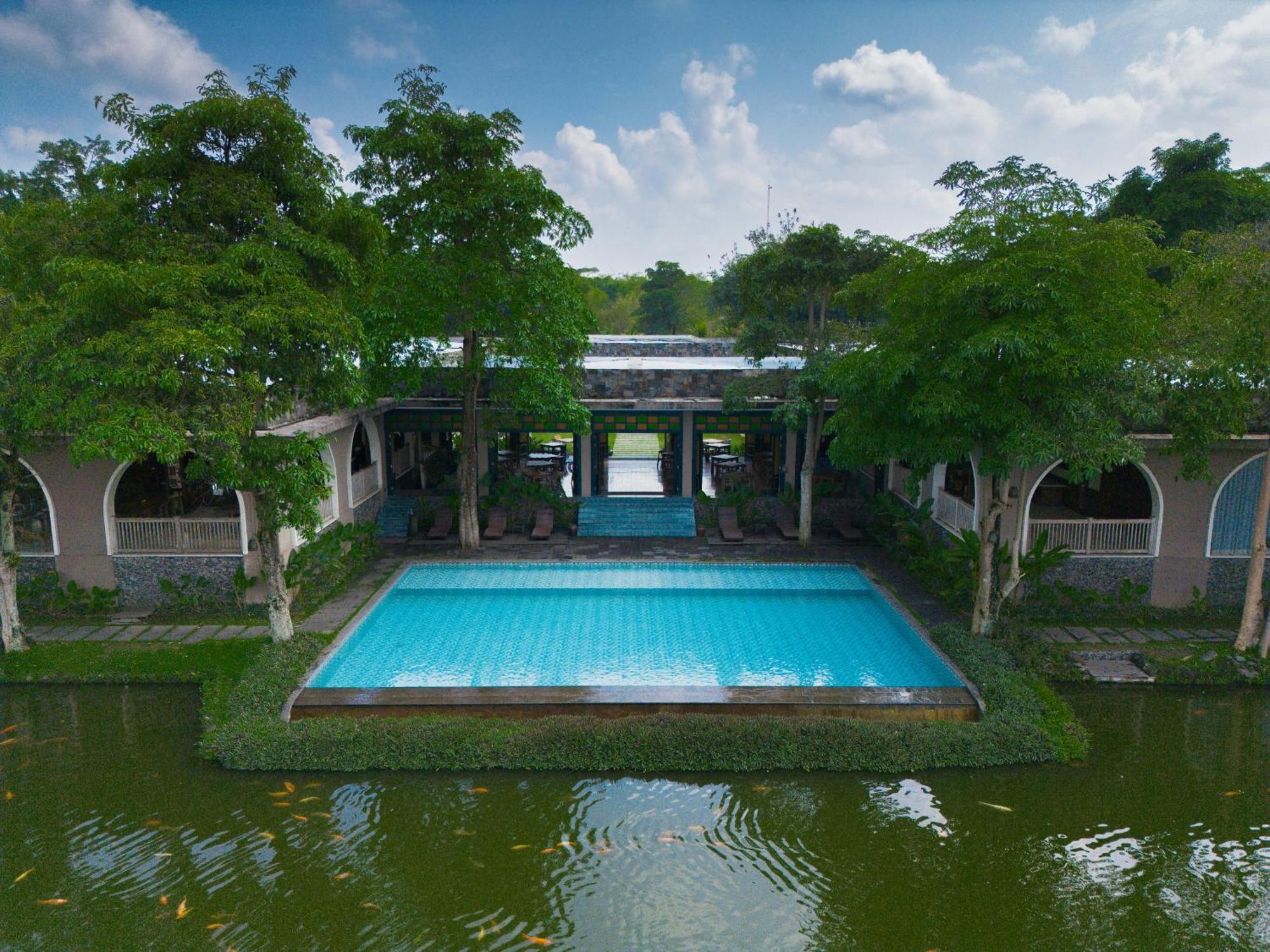 The Westlake Hotel & Resort Yogyakarta Cebongan Exterior photo