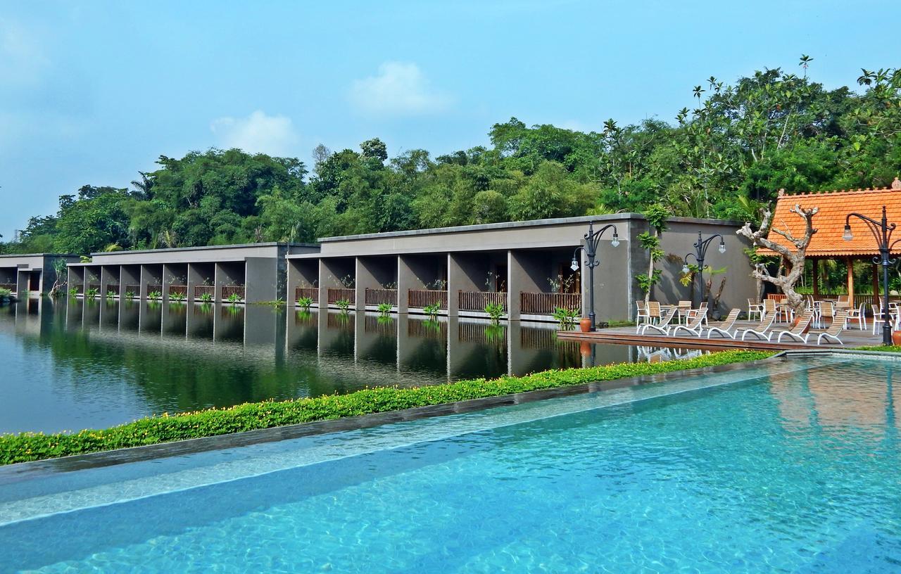 The Westlake Hotel & Resort Yogyakarta Cebongan Exterior photo