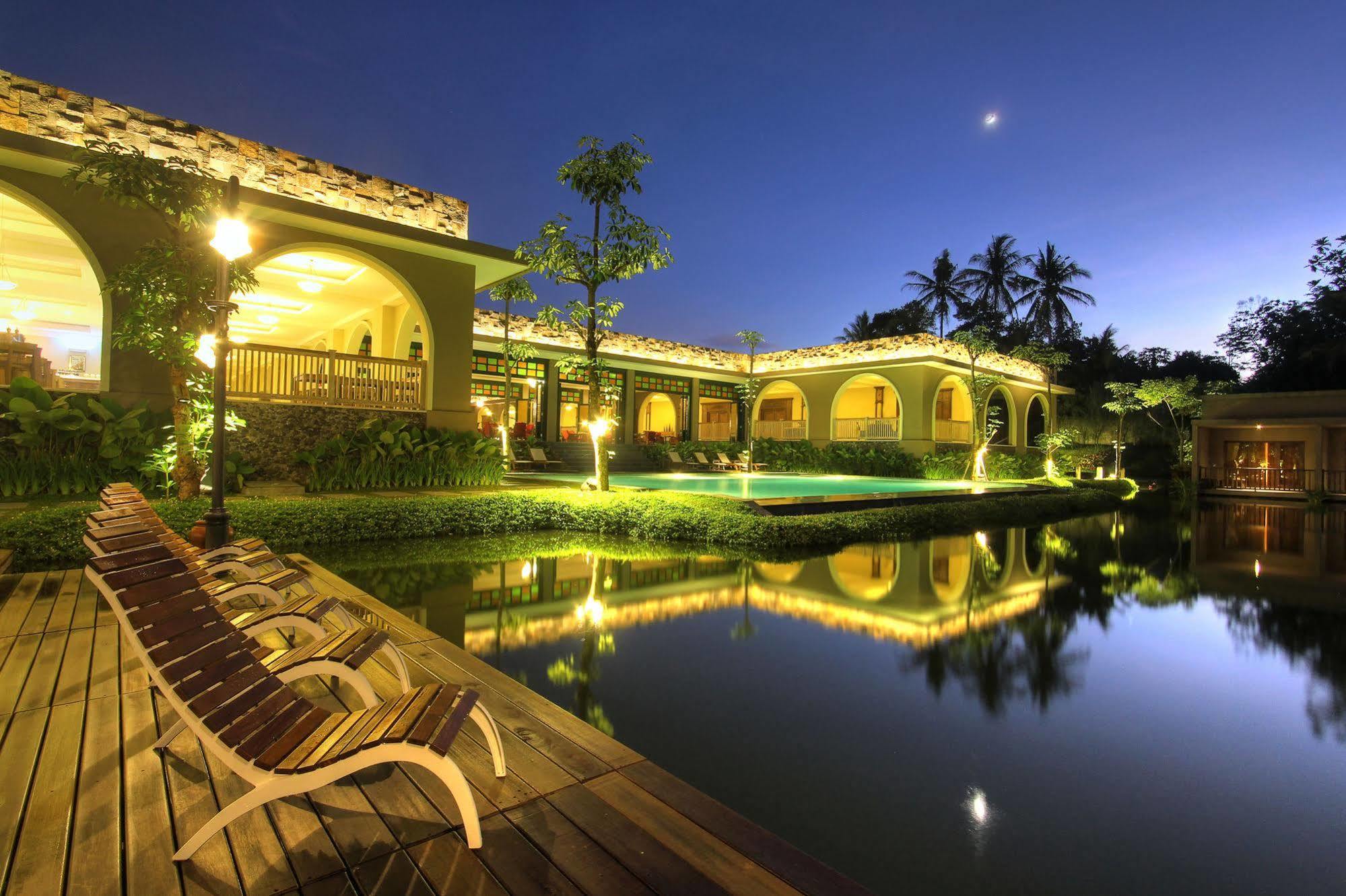 The Westlake Hotel & Resort Yogyakarta Cebongan Exterior photo